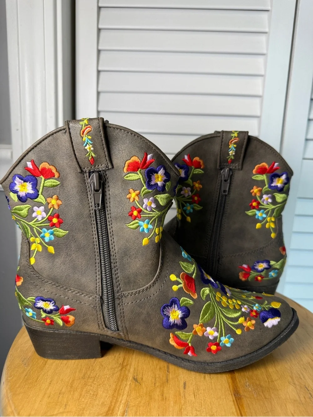 Betseyville Reece Floral Embroidered Ankle Cowboy Boots Girl Sz 4